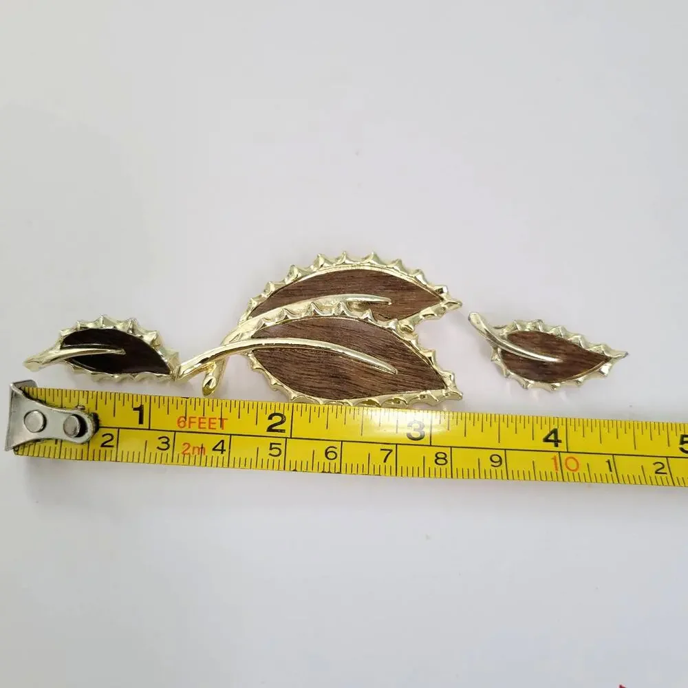 Vintage Sarah Coventry Wooded Beauty Gold Tone Leaf Brooch Earring 60s MCM Boho